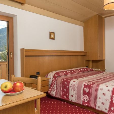 Hotel Garni Lastei Pozza di Fassa Luaran gambar
