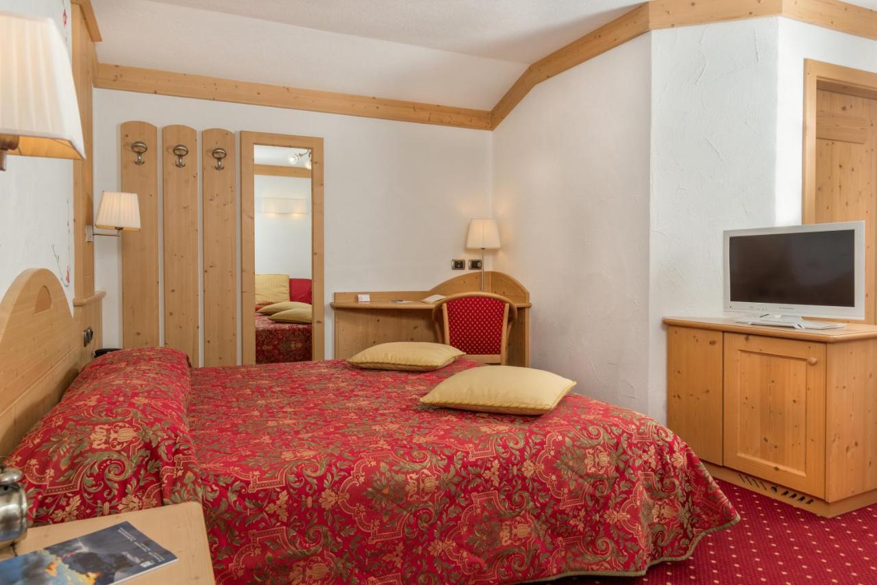 Hotel Garni Lastei Pozza di Fassa Luaran gambar