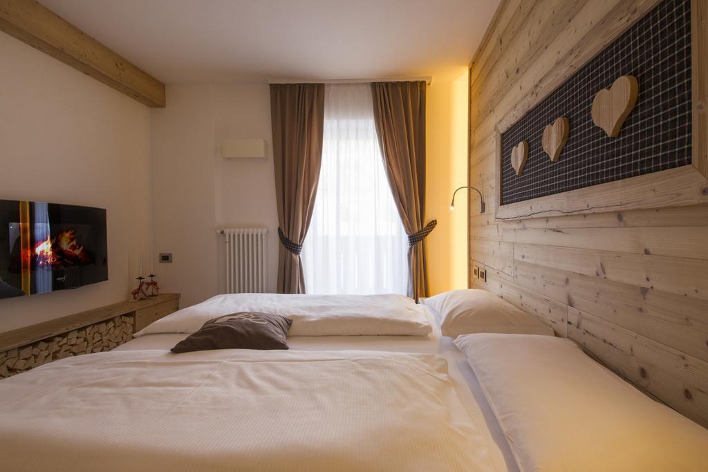 Hotel Garni Lastei Pozza di Fassa Luaran gambar