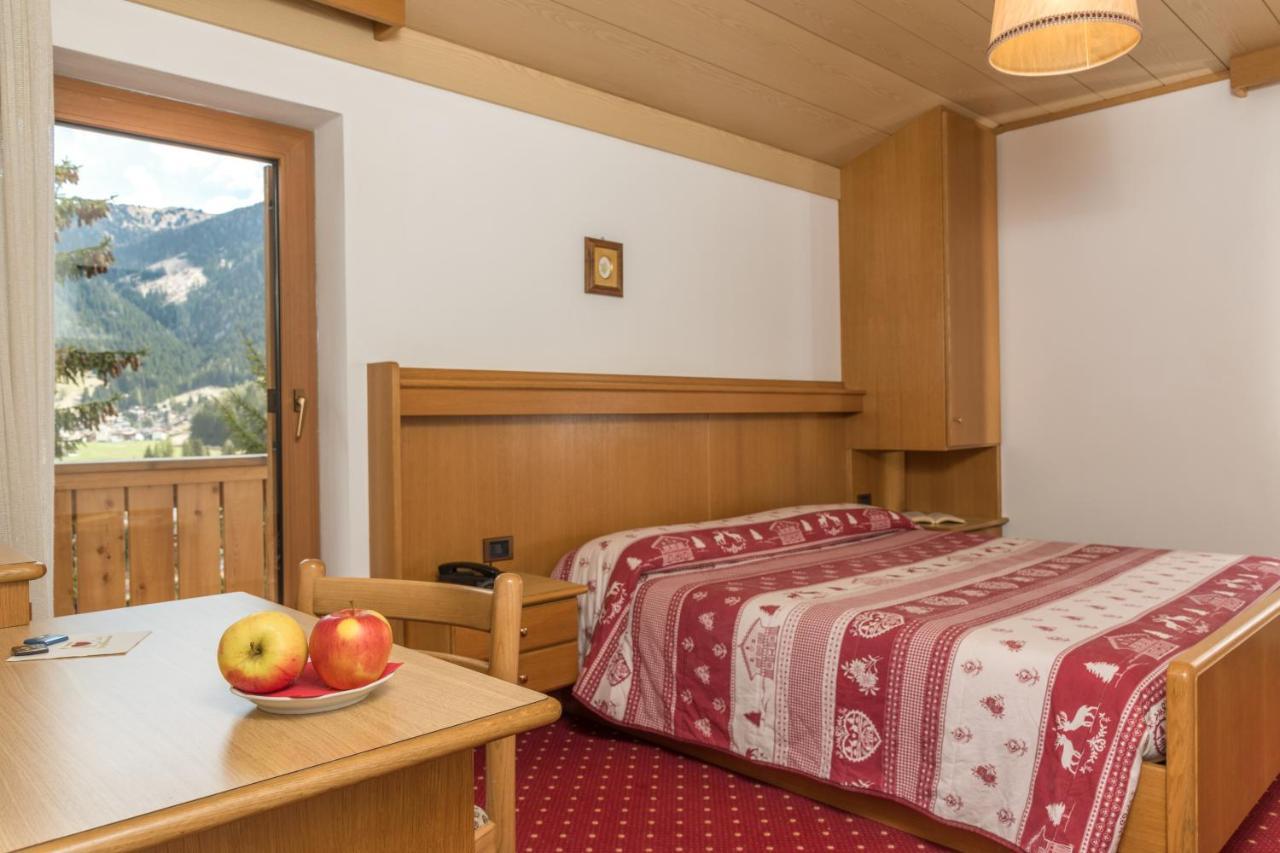 Hotel Garni Lastei Pozza di Fassa Luaran gambar