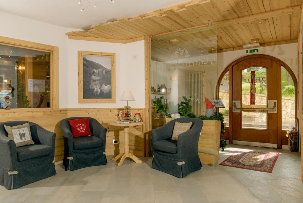 Hotel Garni Lastei Pozza di Fassa Luaran gambar