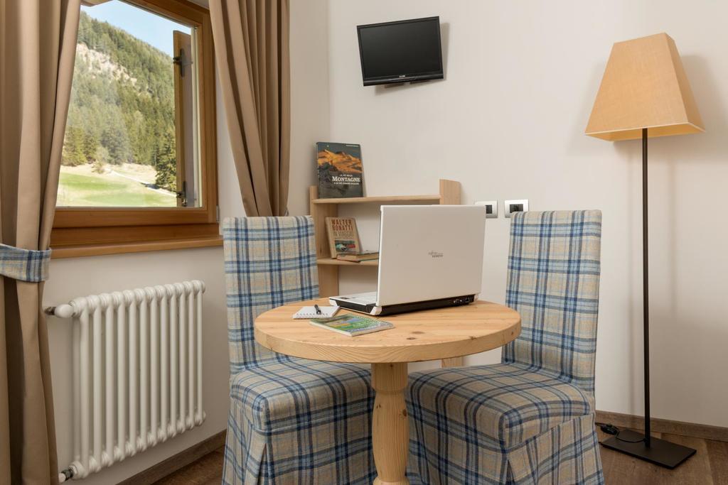 Hotel Garni Lastei Pozza di Fassa Luaran gambar