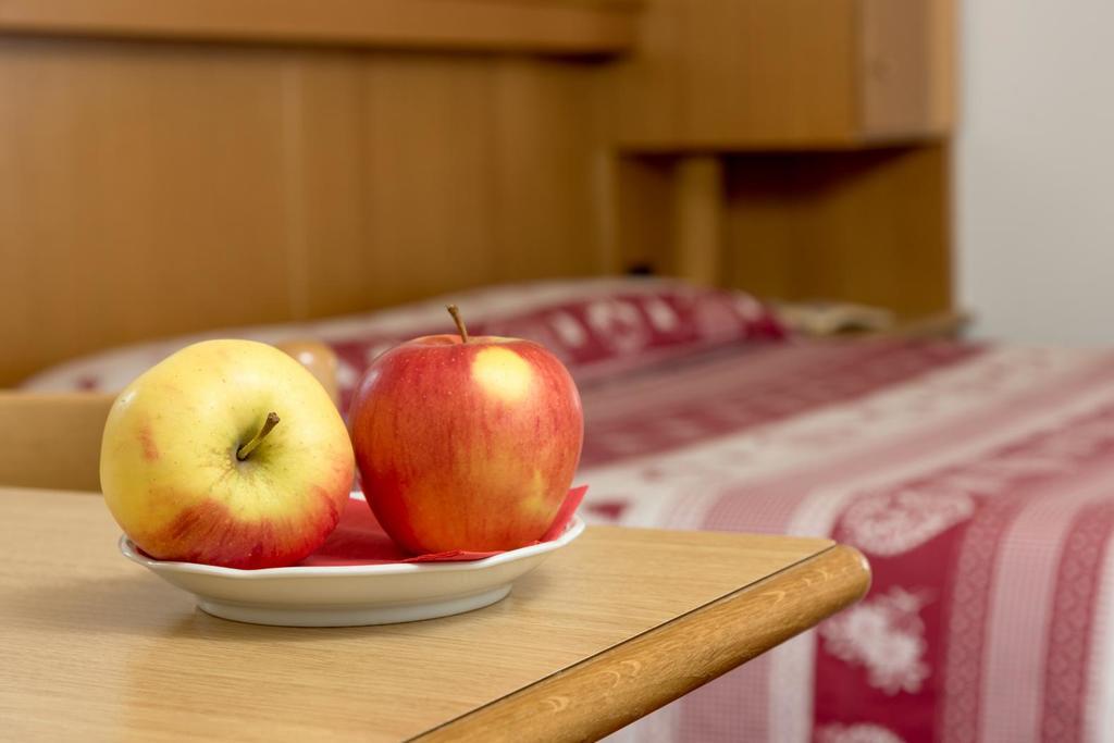 Hotel Garni Lastei Pozza di Fassa Luaran gambar