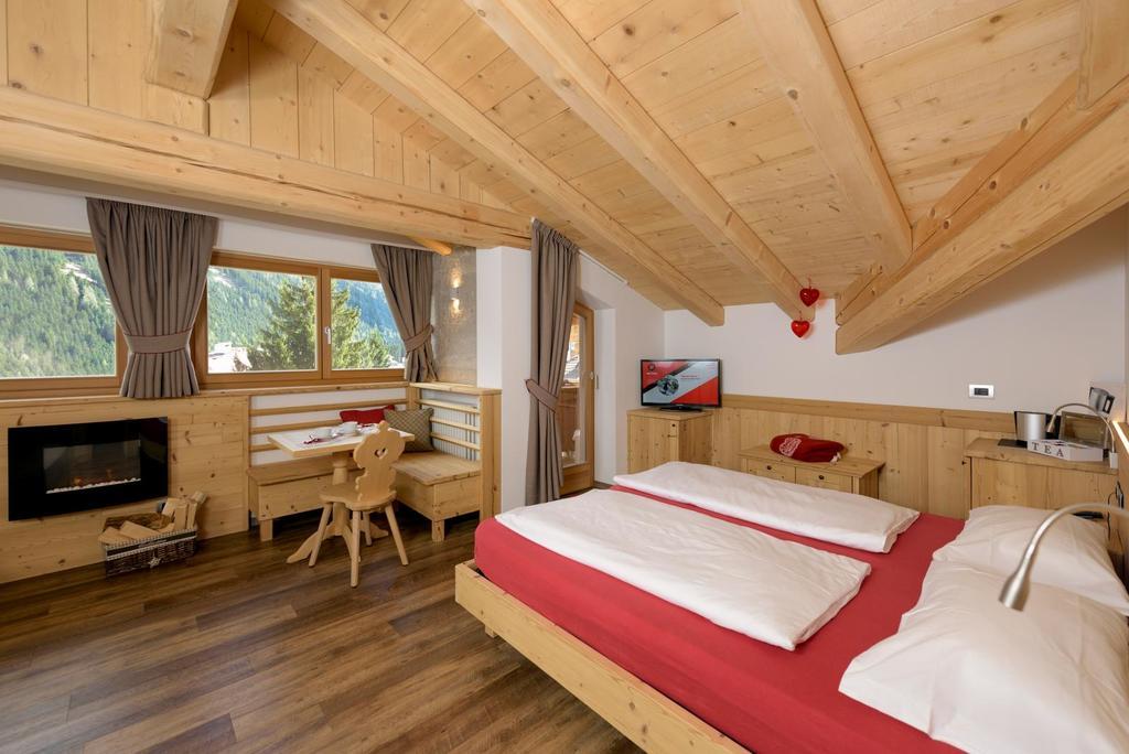 Hotel Garni Lastei Pozza di Fassa Luaran gambar