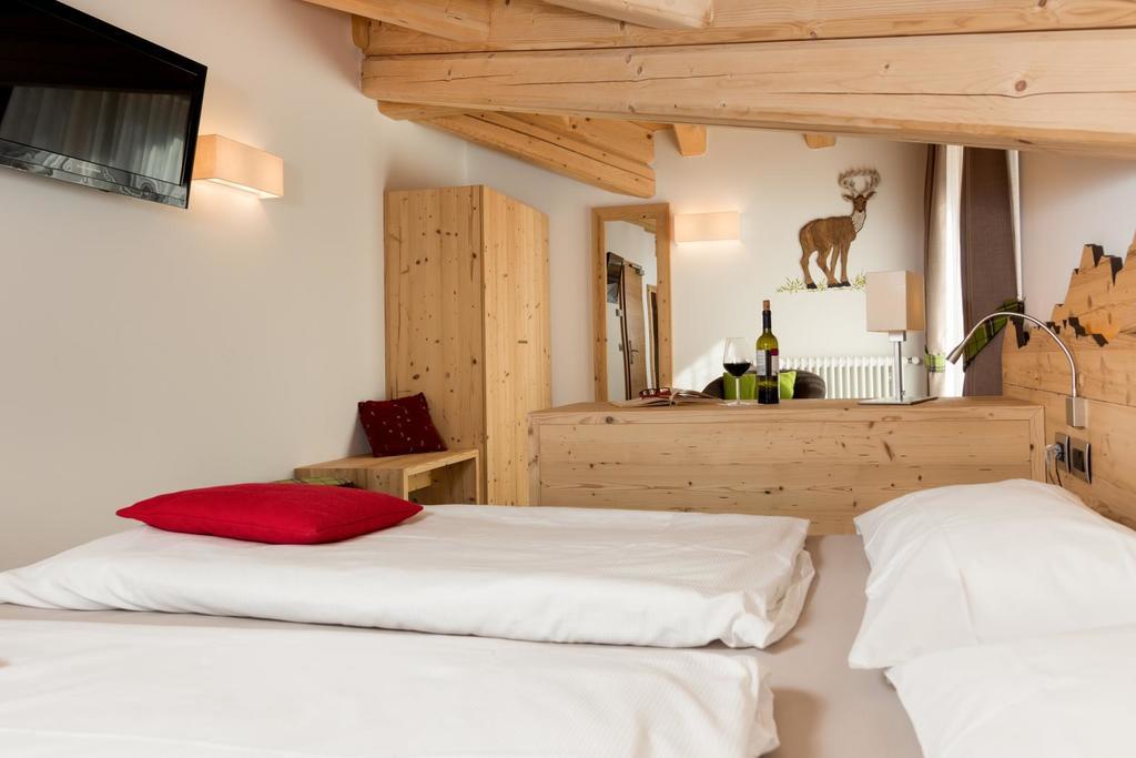 Hotel Garni Lastei Pozza di Fassa Luaran gambar