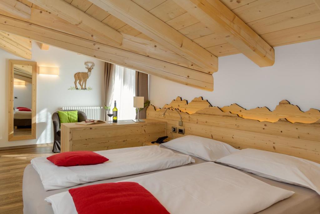 Hotel Garni Lastei Pozza di Fassa Luaran gambar