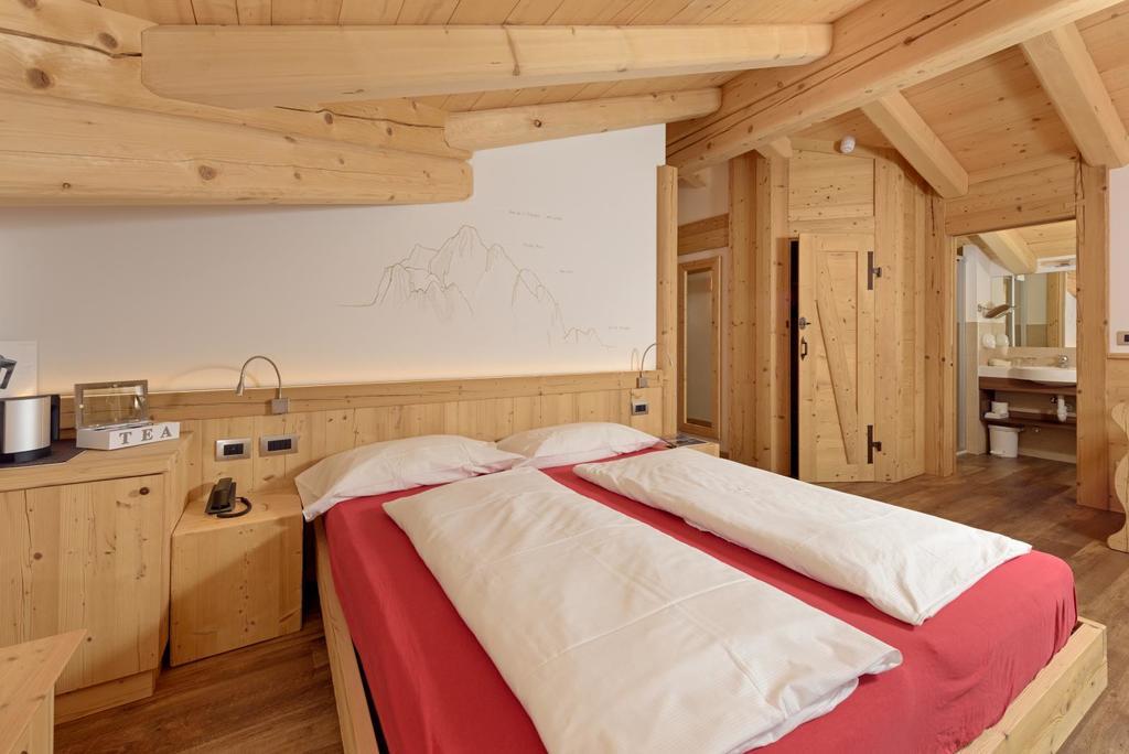 Hotel Garni Lastei Pozza di Fassa Luaran gambar