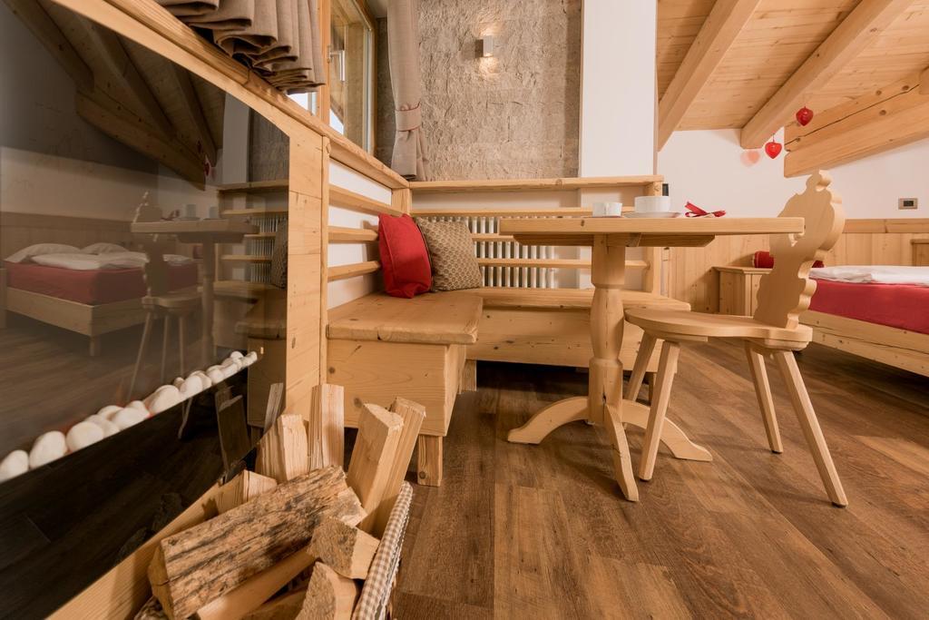 Hotel Garni Lastei Pozza di Fassa Luaran gambar