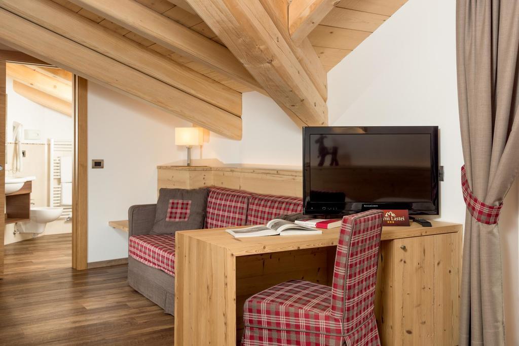 Hotel Garni Lastei Pozza di Fassa Luaran gambar