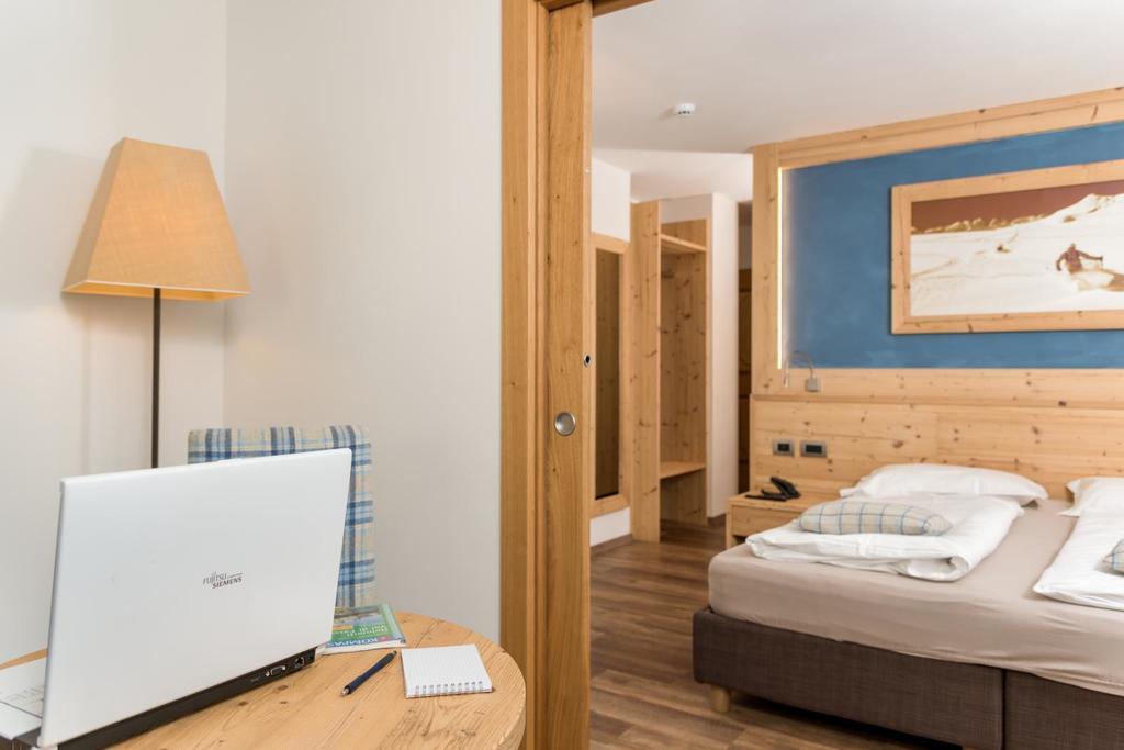 Hotel Garni Lastei Pozza di Fassa Luaran gambar